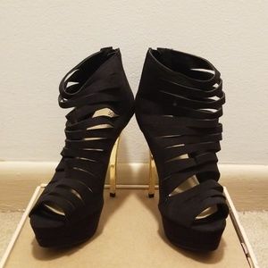 Ladies 8.5 gold heeled black heels